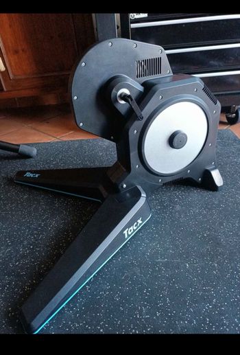 Used Tacx FLUX 2 Smart Trainer 2022 bike — image 2 of 4