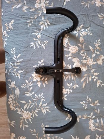 Used No brand integrated Areo Carbon Handlebar 2025 bike — image 4 of 6