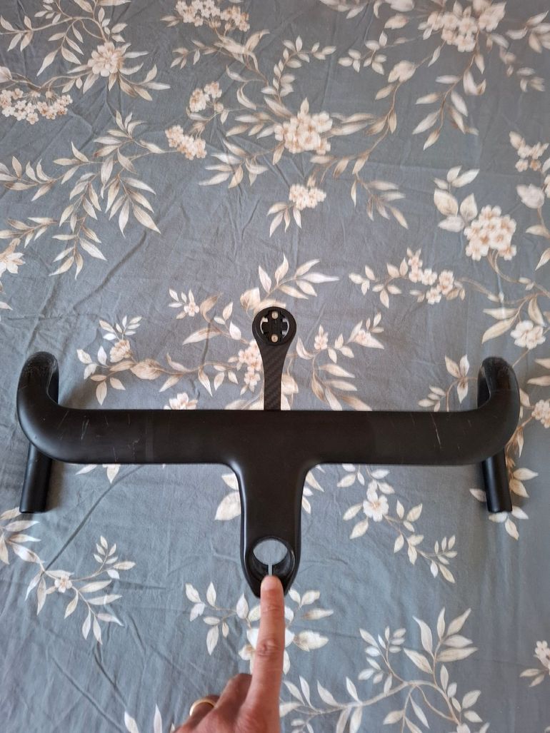Used No brand integrated Areo Carbon Handlebar 2025 bike — image 1 of 6