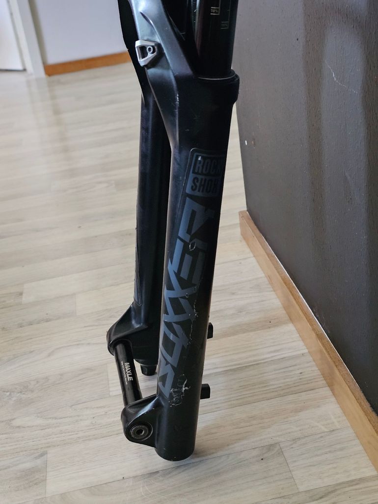 Used RockShox BoXXer Select RC 27.5" 200mm 2023 bike — image 7 of 7