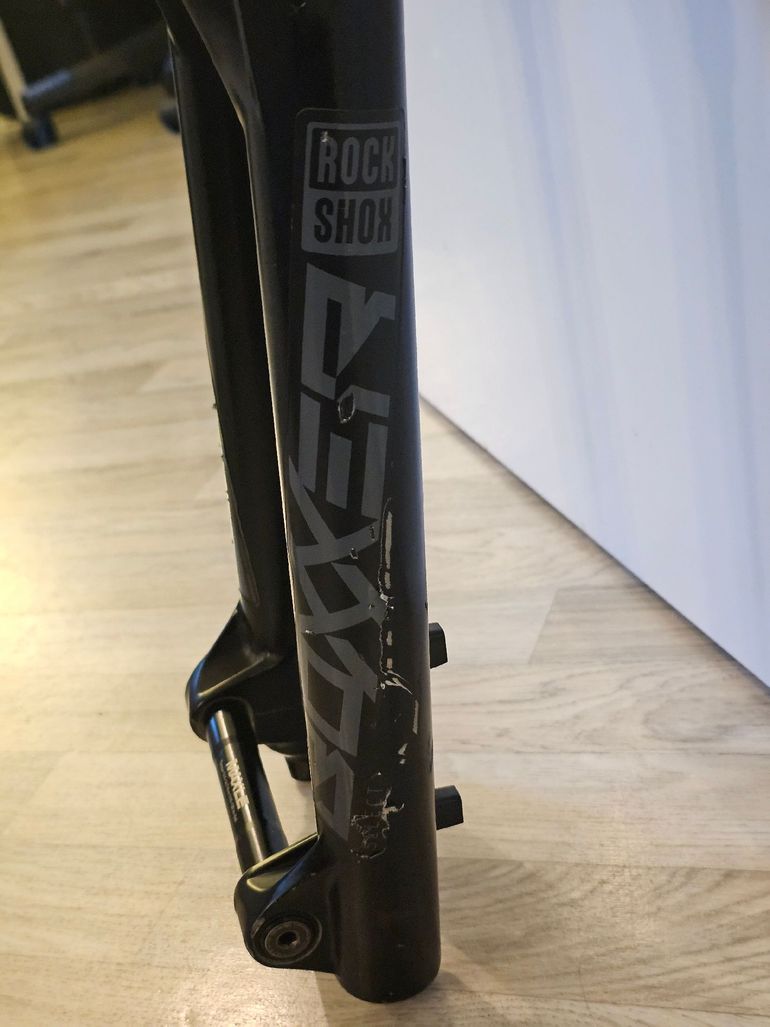 Used RockShox BoXXer Select RC 27.5" 200mm 2023 bike — image 6 of 7