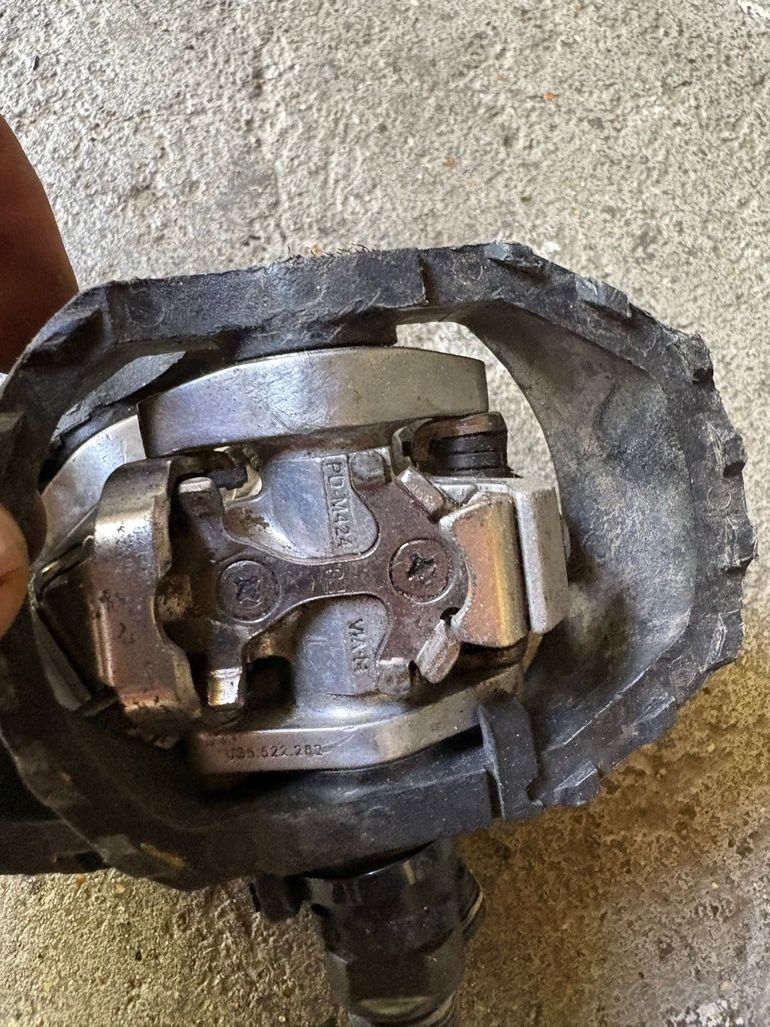 Used Shimano PD-M424 SPD Pedal bike — image 2 of 3