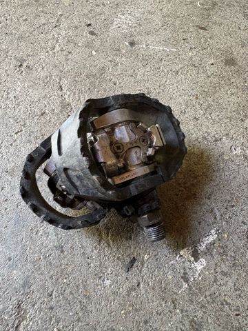 Used Shimano PD-M424 SPD Pedal Drivetrain & Pedals
