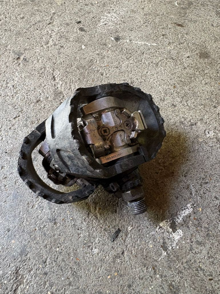 Used Shimano PD-M424 SPD Pedal bike — image 1 of 3