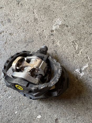 Used Shimano PD-M424 SPD Pedal bike — image 3 of 3