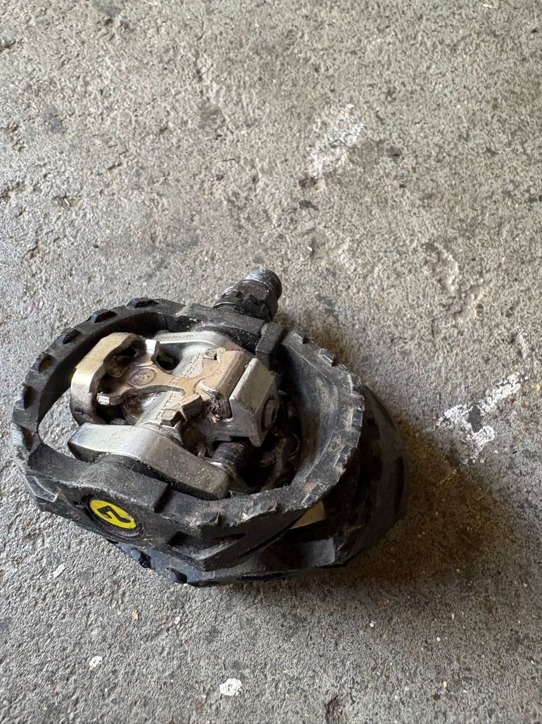 Used Shimano PD-M424 SPD Pedal bike — image 3 of 3