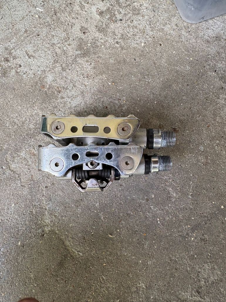 Used Shimano PD-M324 Pedals bike — image 2 of 3