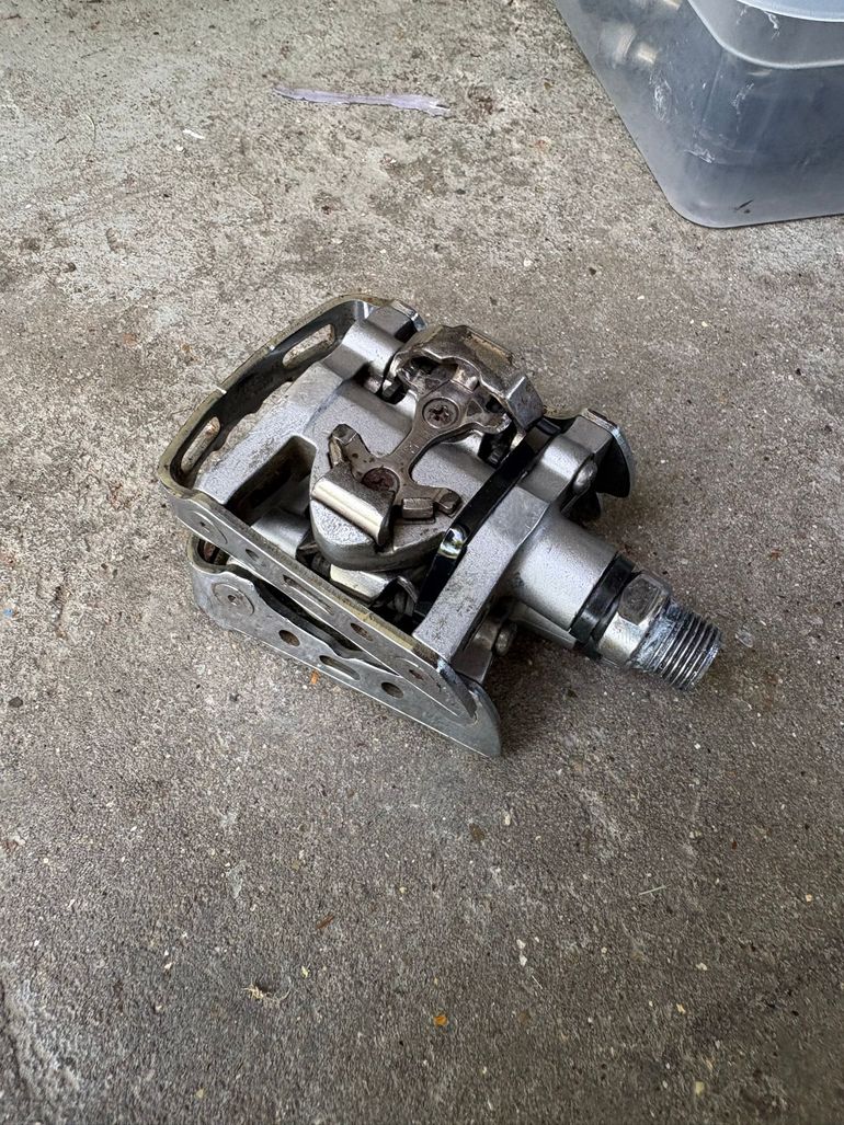 Used Shimano PD-M324 Pedals bike — image 1 of 3