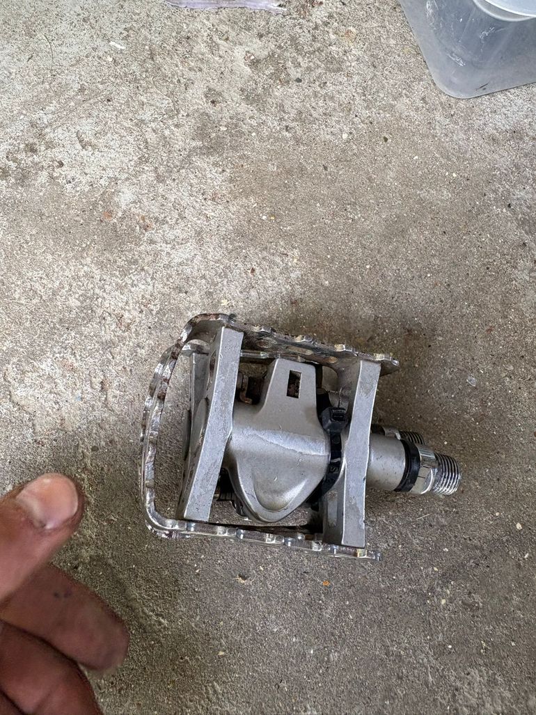Used Shimano PD-M324 Pedals bike — image 3 of 3