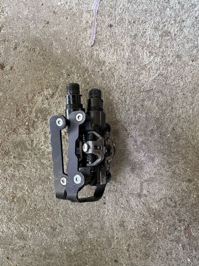 Used zwart Dual Side Hybride Pedal bike — image 1 of 3