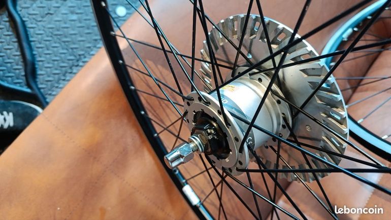 Used Shimano Paire de roue andra 20 moyeu dynamo et nexus 8 bike — image 7 of 7