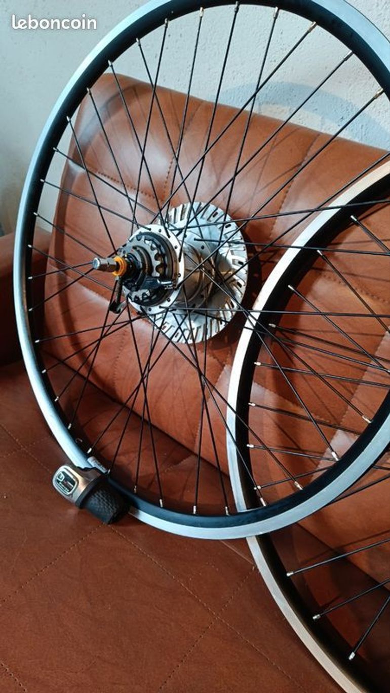 Used Shimano Paire de roue andra 20 moyeu dynamo et nexus 8 bike — image 2 of 7