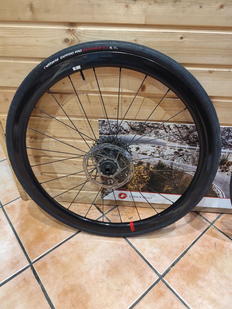 Used Wilier ndr38 2024 bike — image 6 of 8