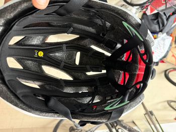 Used MET Trenta 3k Carbon 2025 bike — image 5 of 9