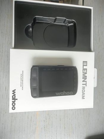 Used Wahoo ELEMNT ROAM v2 GPS Bike Computer 2022 bike — image 2 of 4