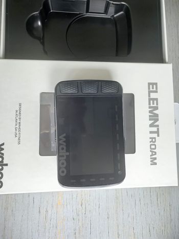 Used Wahoo ELEMNT ROAM v2 GPS Bike Computer 2022 bike — image 4 of 4