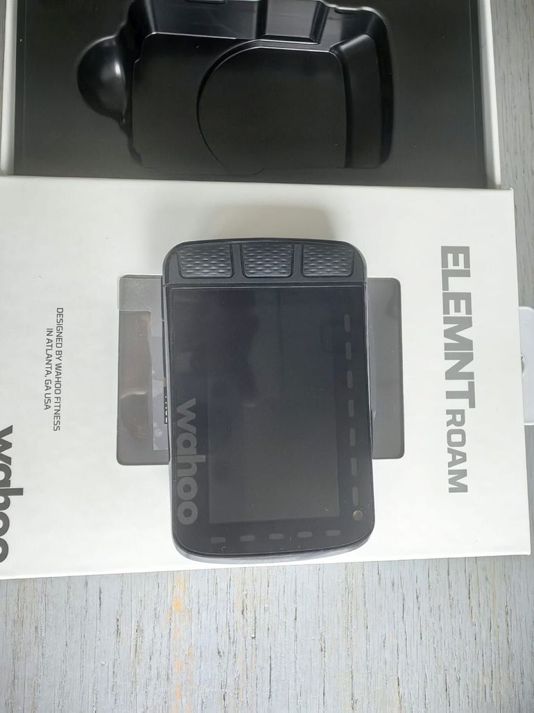Used Wahoo ELEMNT ROAM v2 GPS Bike Computer 2022 bike — image 4 of 4