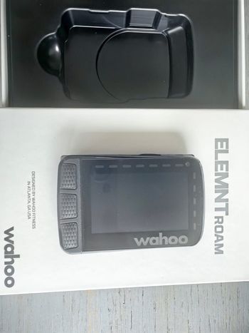 Used Wahoo ELEMNT ROAM v2 GPS Bike Computer 2022 bike