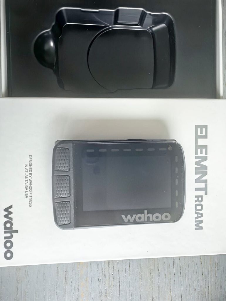 Used Wahoo ELEMNT ROAM v2 GPS Bike Computer 2022 bike — image 1 of 4