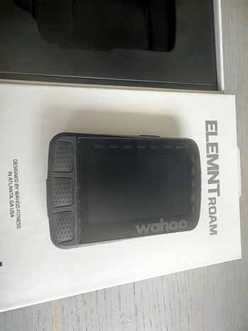 Used Wahoo ELEMNT ROAM v2 GPS Bike Computer 2022 bike