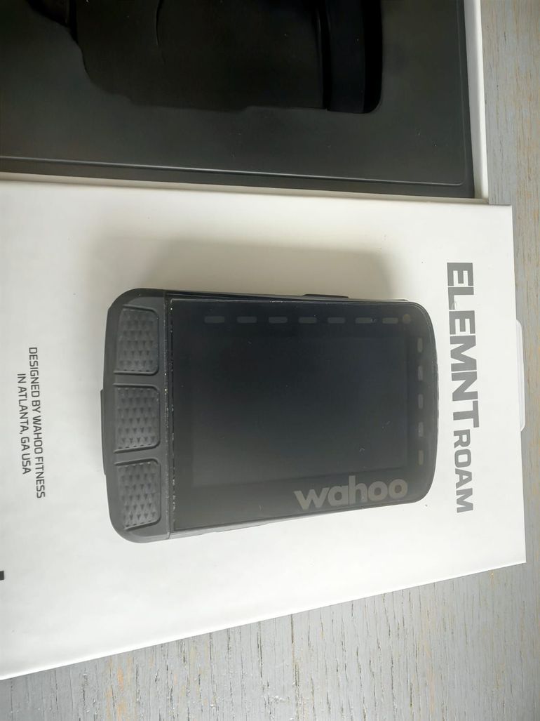 Used Wahoo ELEMNT ROAM v2 GPS Bike Computer 2022 bike — image 1 of 4