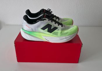 Used New Balance FuelCell Rebel v5 2026 bike — image 5 of 9