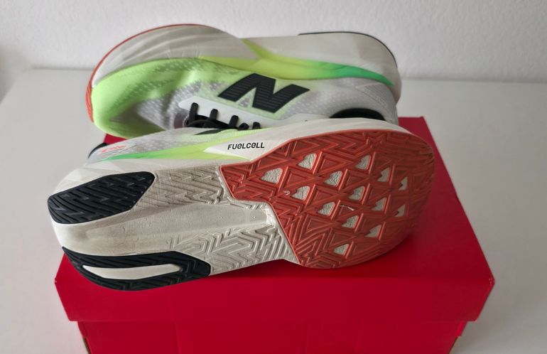 Used New Balance FuelCell Rebel v5 2026 bike — image 6 of 9