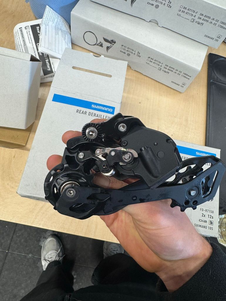 Used Shimano 105 Di2 RD-R7150 2026 bike — image 2 of 3
