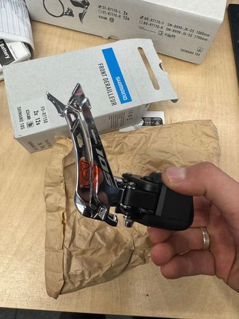 Used Shimano 105 Di2 Front Derailleur 2026 bike — image 4 of 4