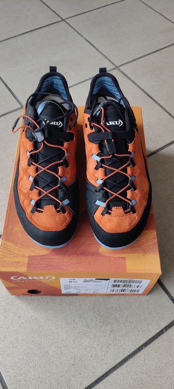 Used Aku Trekking Shoes 2025 bike — image 3 of 5