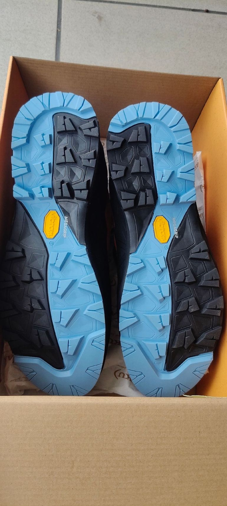 Used Aku Trekking Shoes 2025 bike — image 4 of 5