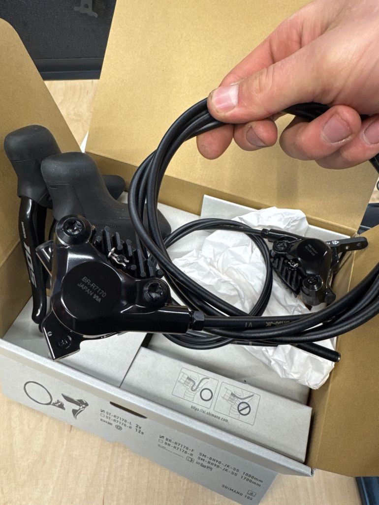 Used Shimano 105 ST-R7170 Di2 Shift/Brake Lever 2026 bike — image 4 of 5