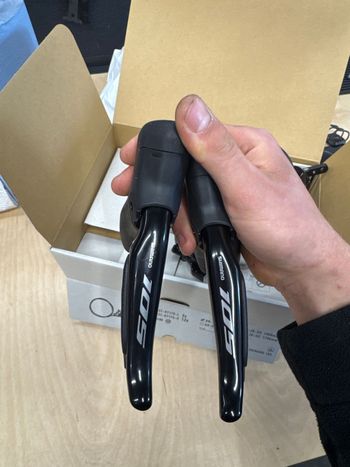Used Shimano 105 ST-R7170 Di2 Shift/Brake Lever 2026 bike — image 3 of 5
