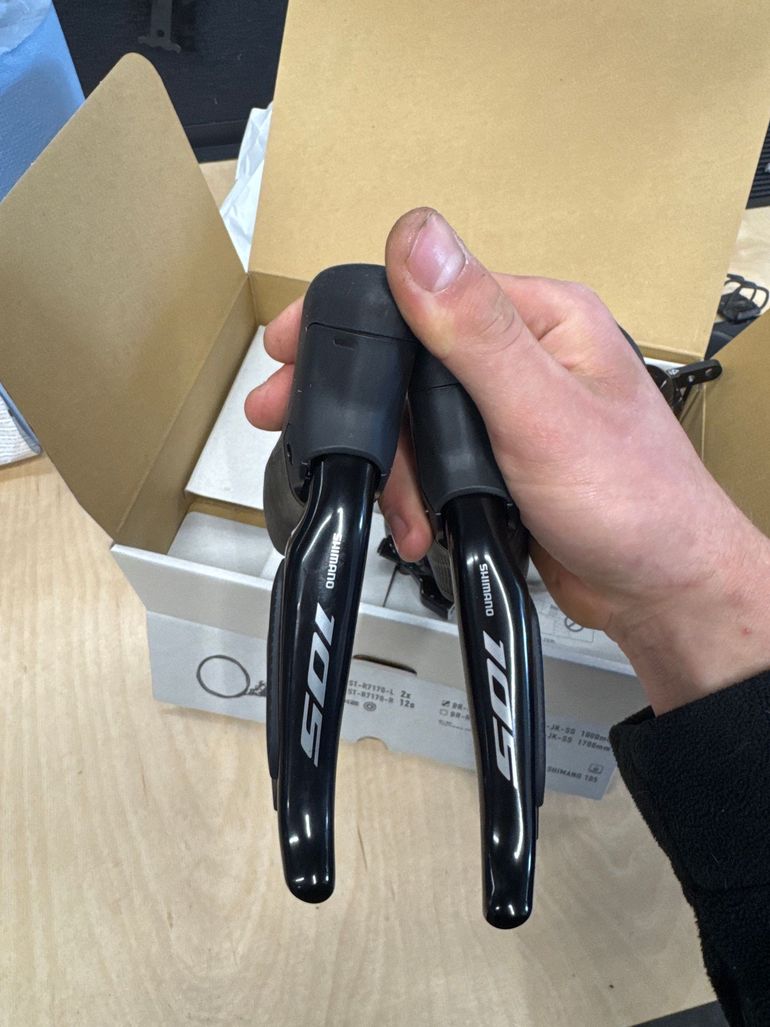 Used Shimano 105 ST-R7170 Di2 Shift/Brake Lever 2026 bike — image 3 of 5