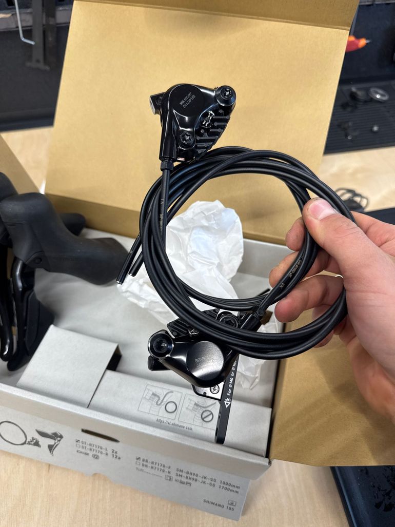 Used Shimano 105 ST-R7170 Di2 Shift/Brake Lever 2026 bike — image 5 of 5