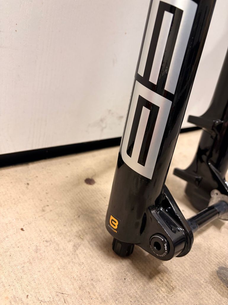 Used RockShox ZEB Ultimate 2024 bike — image 2 of 9