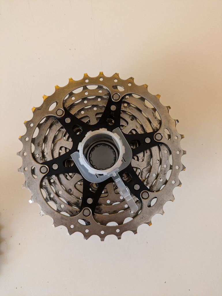 Used Shimano Cassette Ultegra e 105 bike — image 3 of 5
