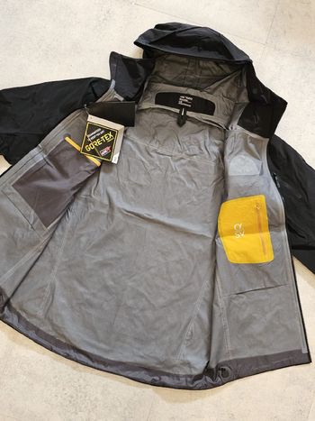 Used Arc’teryx Veste imperméable bike — image 4 of 6