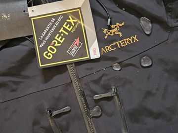 Used Arc’teryx Veste imperméable bike — image 2 of 6