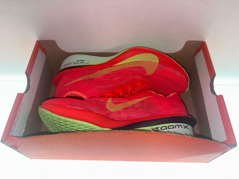Used Nike ZOOMX VAPORFLY NEXT% 4 bike — image 2 of 3