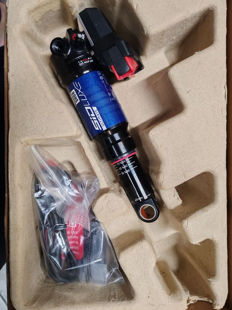 Used RockShox Deluxe Flight Attendant Rear Shock bike — image 1 of 2