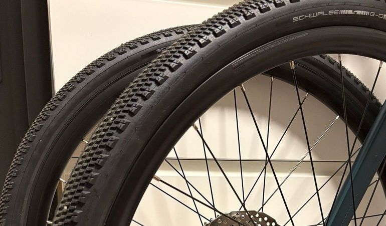 Used Schwalbe G-One Overland 365 Kevlar TLR 45-622 bike — image 1 of 2