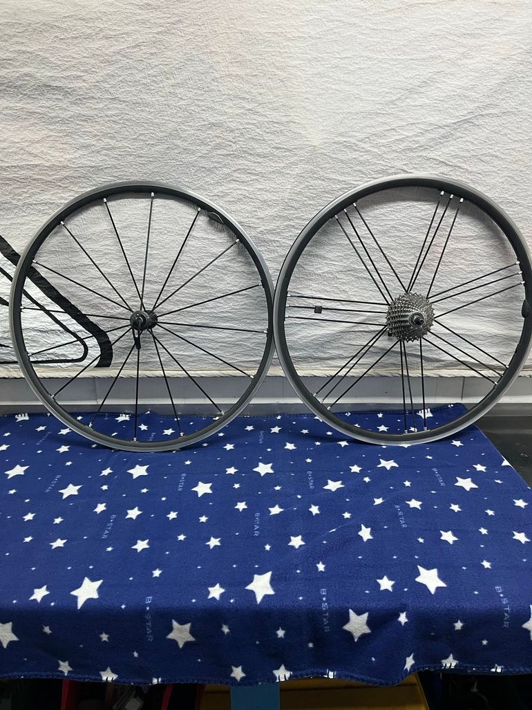 Used Campagnolo Shamal 2016 bike — image 1 of 10