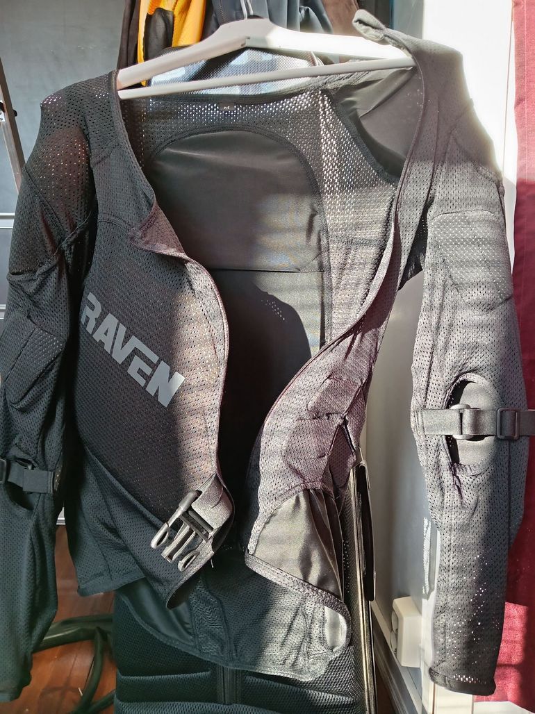 Used raven Soft Shield Protection Jacket 2025 bike — image 3 of 5
