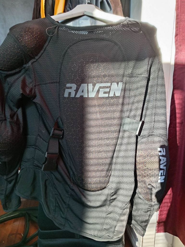 Used raven Soft Shield Protection Jacket 2025 bike — image 2 of 5