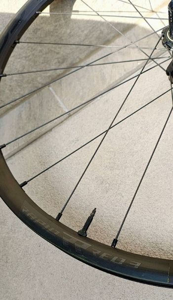 Used Fulcrum Rapid Red 3 DB 28" Disc bike — image 2 of 5