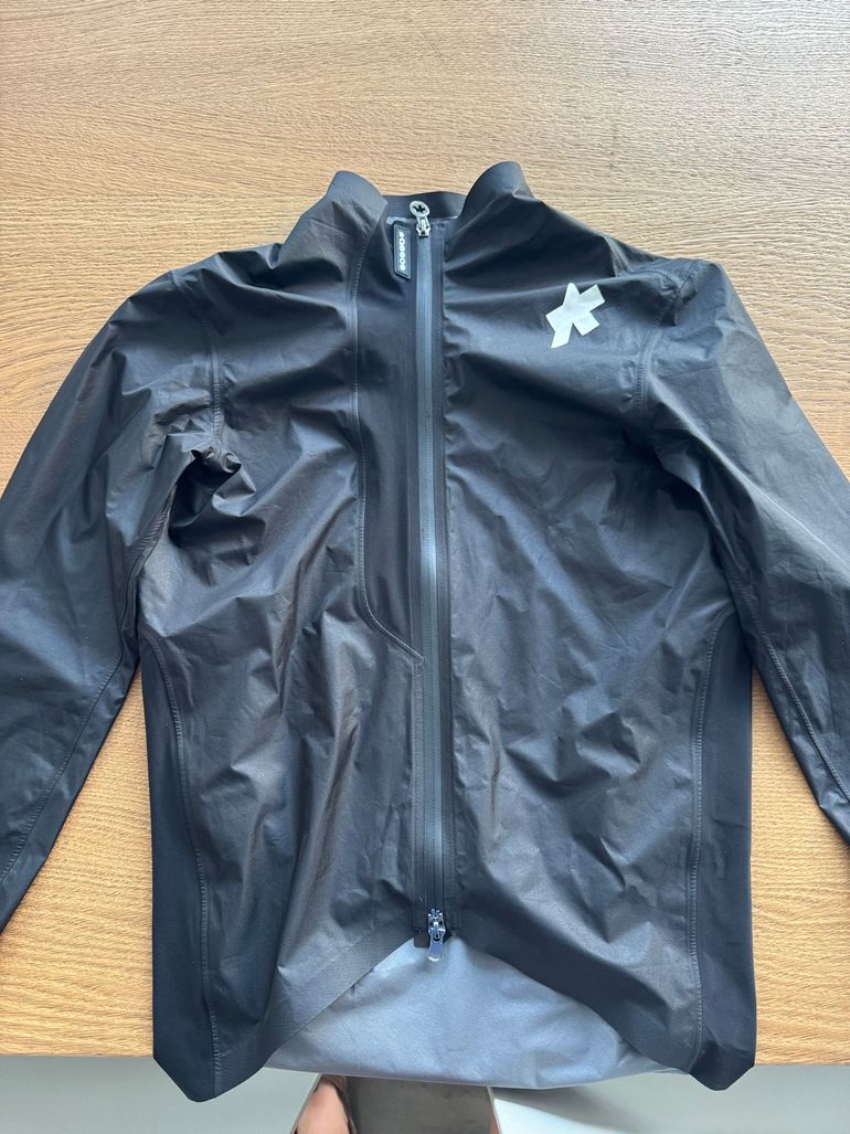 Used Assos Equipe RS Schlosshund Rain Jacket S11 2026 bike — image 4 of 6
