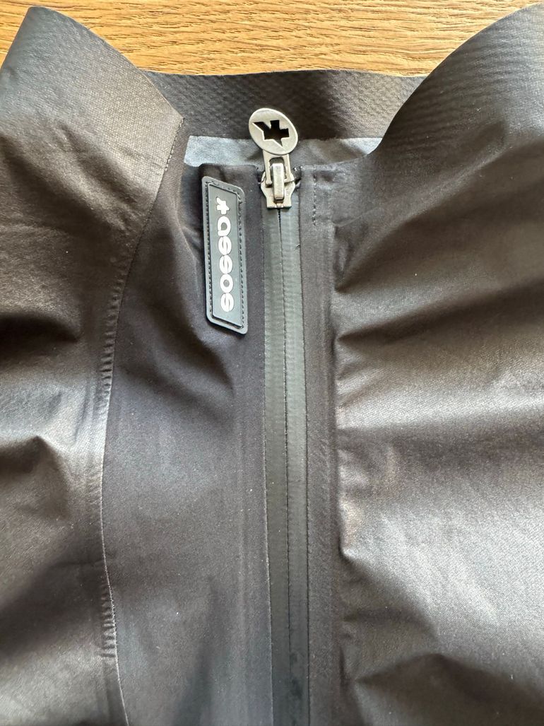 Used Assos Equipe RS Schlosshund Rain Jacket S11 2026 bike — image 5 of 6