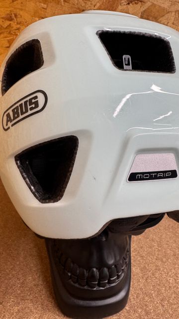 Used ABUS MoTrip MTB Helmet bike — image 5 of 9