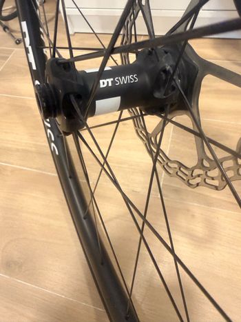 Used Dt Swiss Ruedas carbono 2025 bike — image 5 of 8